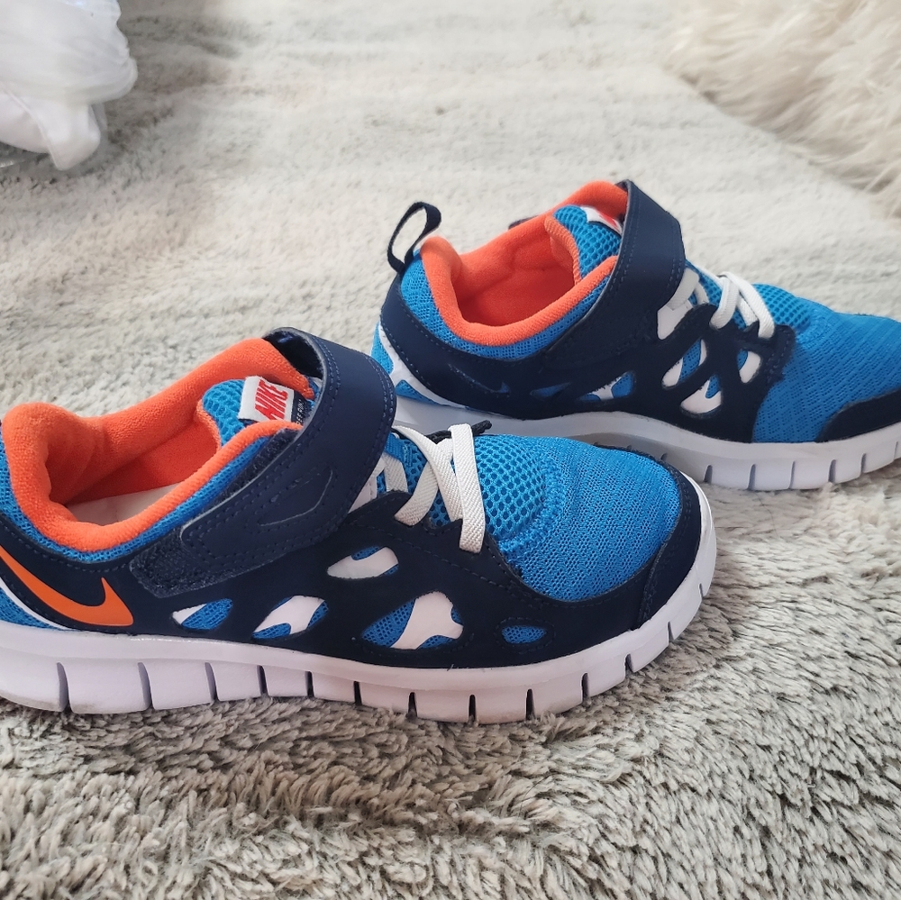 Nike youth shoe size 1.5